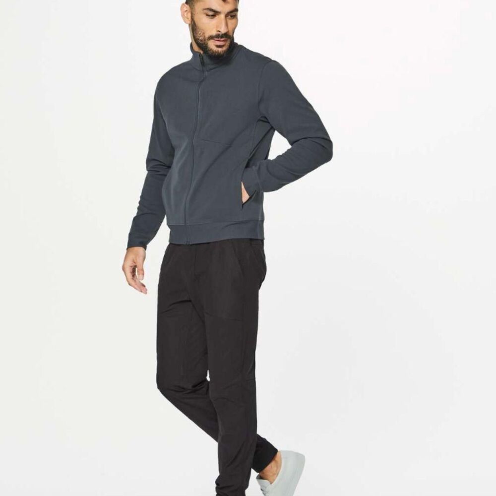 Lululemon Men's Sojourn Jacket in Melanite Grey - Size Medium